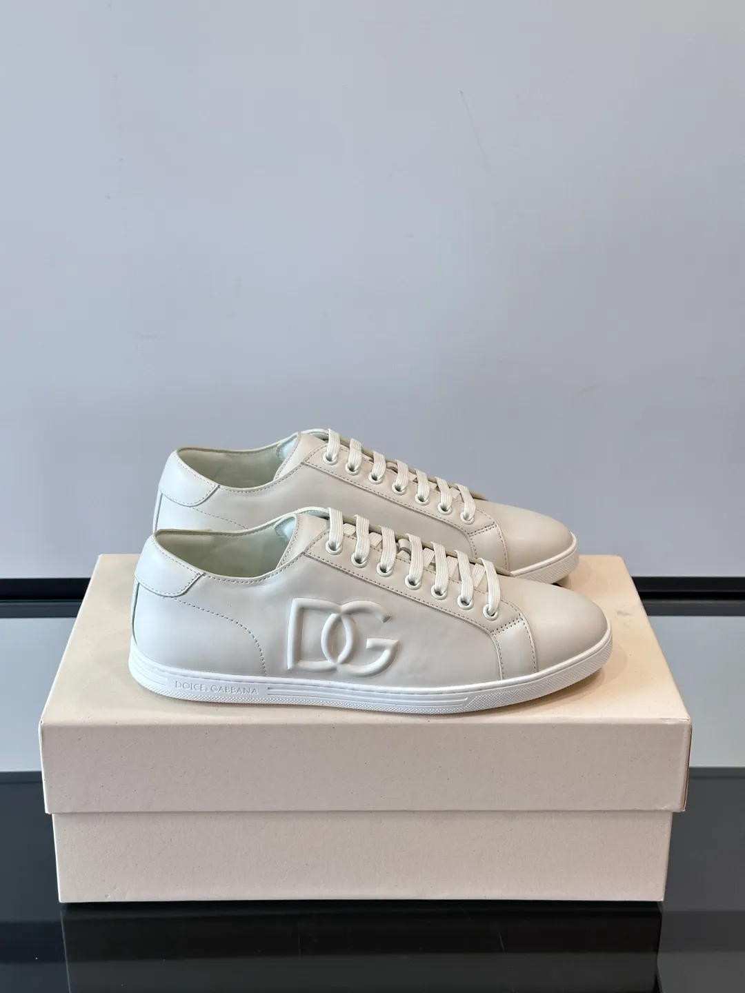 Men's shoes 💰p400 "DG" Dolce & Gabbana fashion casual shoes, high-end boutique men's casual sports shoes! Imported first layer cowhide. The contrasting color design attracts the eye, and the brand logo decoration on the tongue is exquisite and luxurious, super A level! Compared with the genuine product at the counter, the version is no worse at all! size: 38-44 (45 customized)